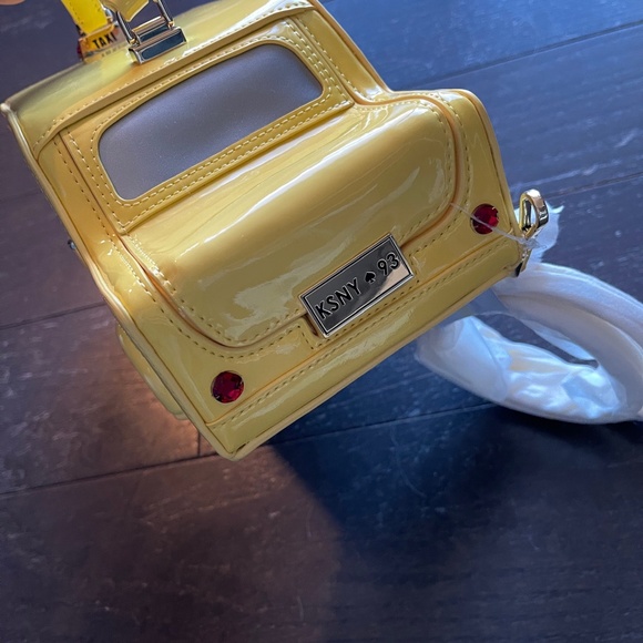 READ like new Kate Spade 3D NYC Taxi Yellow Cab Crossbody Bag KI975 Novelty - Picture 9 of 14